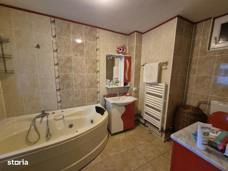 Apartament cu 4 camere decomandat în Central