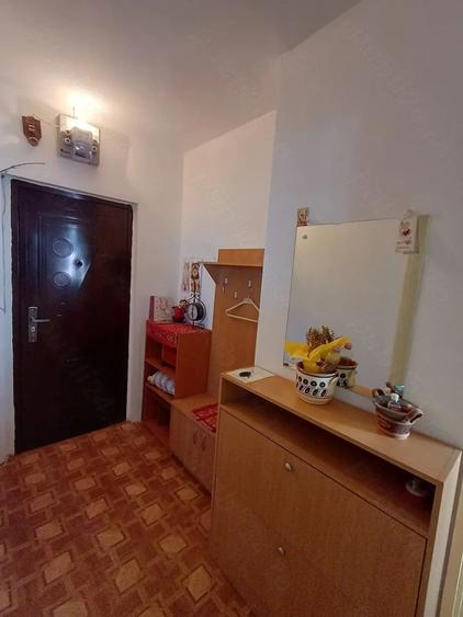 Apartament cu 2 camere semidecomandat în 1 Mai