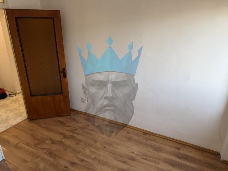 Apartament cu 3 camere semidecomandat în Ștefan cel Mare