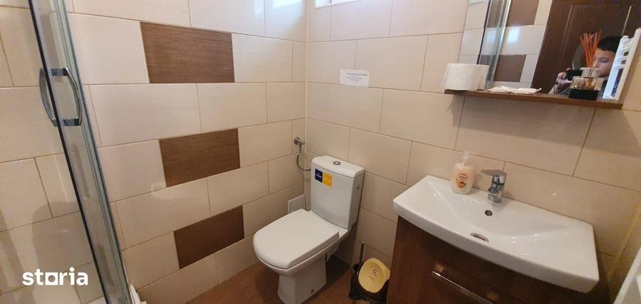 Casă cu 8 camere decomandat cu Teren 250 Mp în Nord