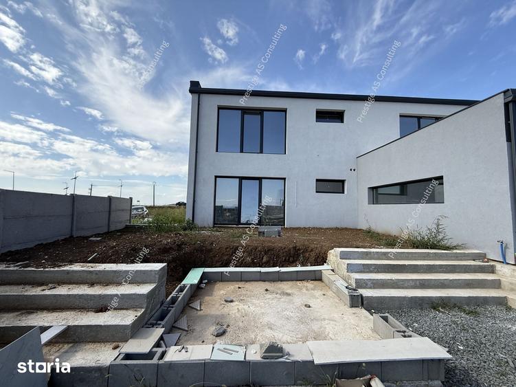 Casă cu 4 camere cu Teren 579 Mp în Giarmata