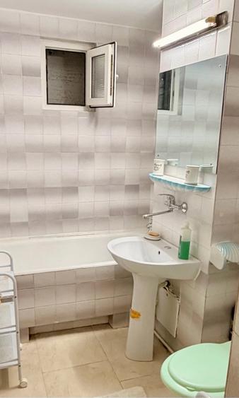 Apartament cu 4 camere decomandat în Odobescu