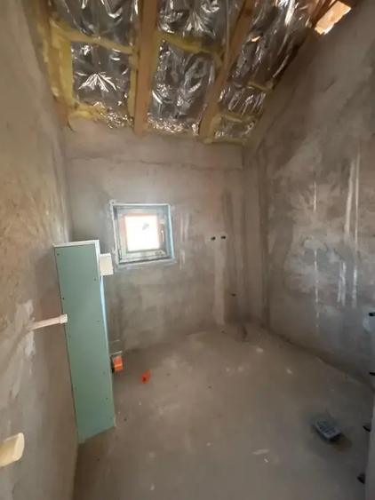 Casă cu 5 camere cu Canalizare în Vest
