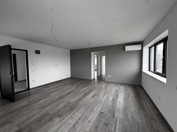 Apartament cu 3 camere semidecomandat în Central