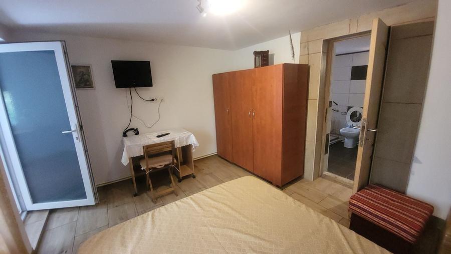 Casă cu 4 camere decomandat în Km 5