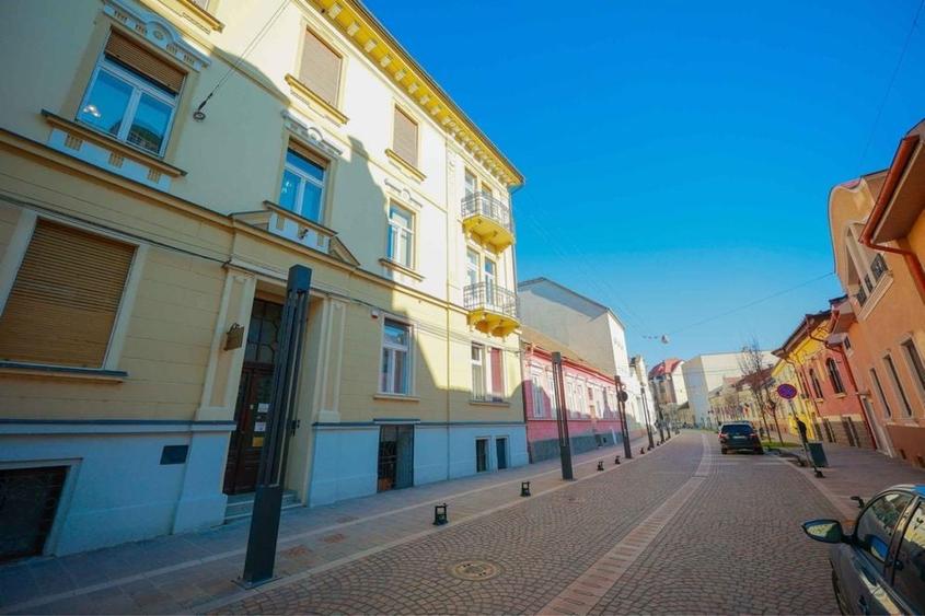 Apartament cu 4 camere semidecomandat în Ultracentral