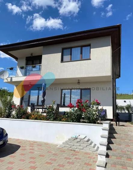 Casă individuală cu 4 camere cu Canalizare în Iris