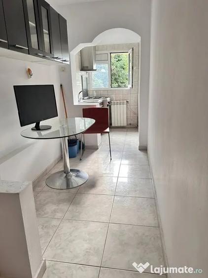 Garsonieră decomandată, mobilată în Tei