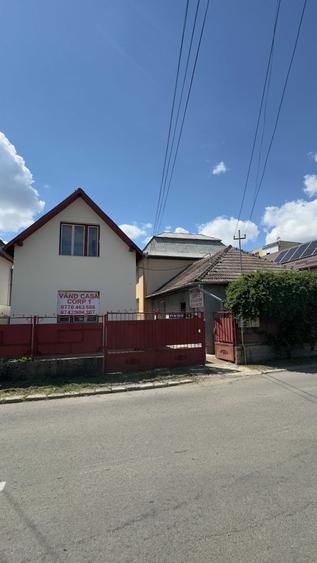 Casă cu 4 camere în Central