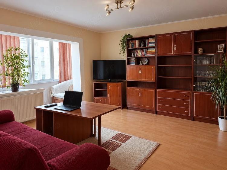 Apartament cu 4 camere decomandat în Aurel Vlaicu