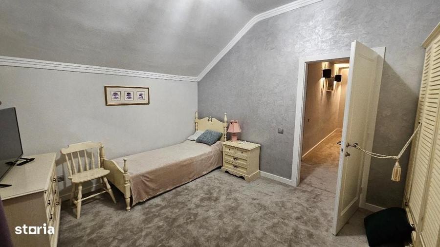Casă cu 4 camere în Cetate