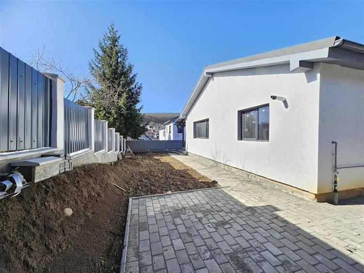 Casă individuală cu 4 camere cu Canalizare în Sâncraiu de Mureș
