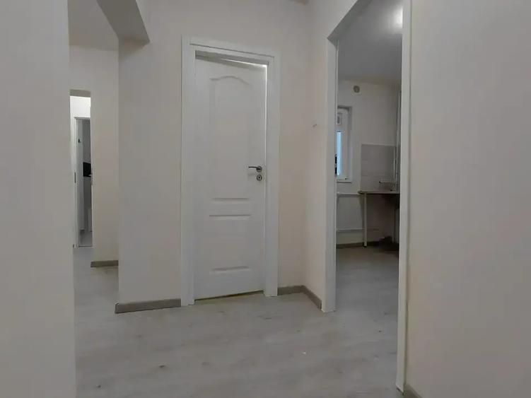 Apartament cu 3 camere decomandat în Ferentari