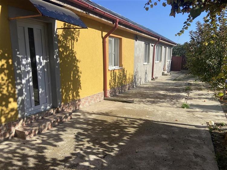Casă individuală cu 4 camere cu Canalizare în Tătăranu