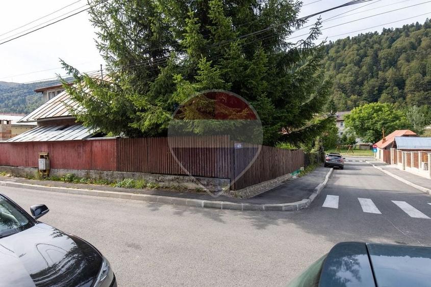 Casă individuală cu 3 camere cu Teren 214 Mp în Central