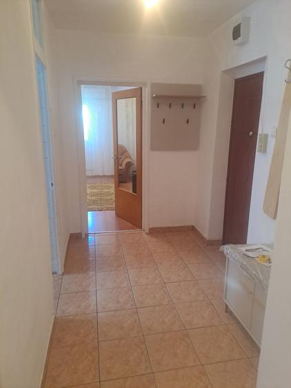 Particular,ap 2 camere decomandate,56mp,metrou 1 Decembrie la 6min mers - 12