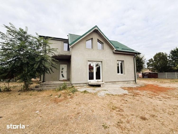 Casă cu 5 camere cu Teren 576 Mp în Cârlogani