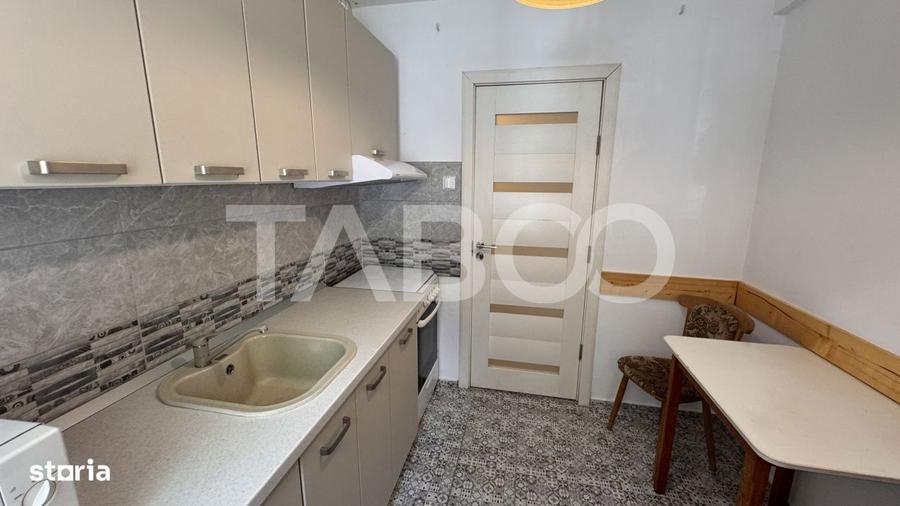 Apartament cu 3 camere semidecomandat, mobilat în Mihai Viteazul