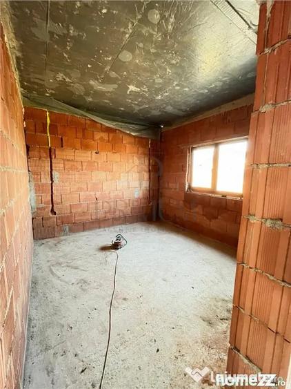 Casă cu 5 camere cu Teren 350 Mp în Săcălaz