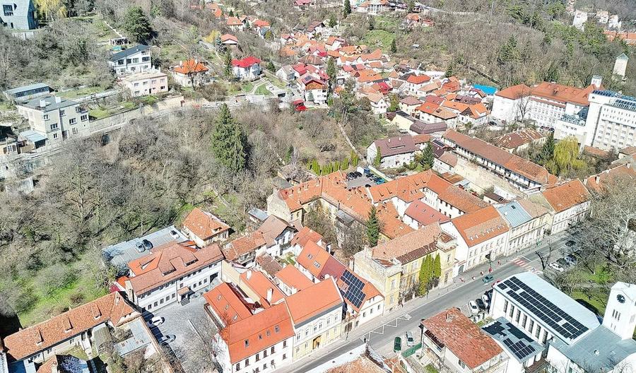 Spațiu comercial, de 1,400 mp, în Centrul Istoric