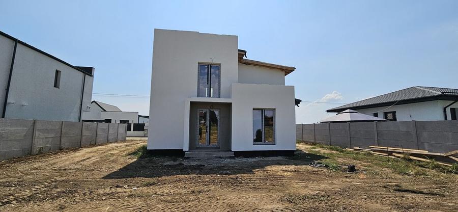 Casă cu 4 camere în Berceni