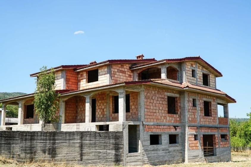 Casă cu 4 camere în Retevoiești