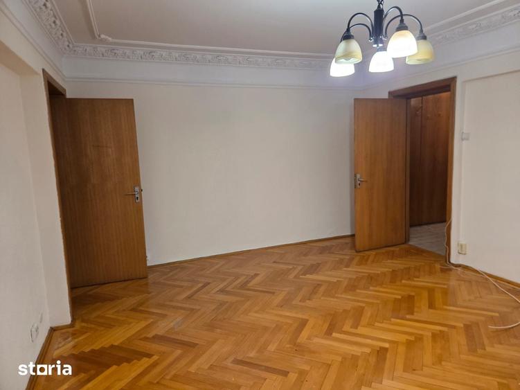 Apartament cu 3 camere semidecomandat în Cotroceni