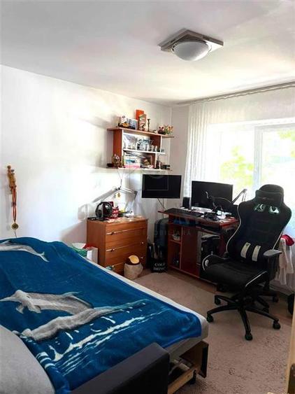 Apartament cu 3 camere decomandat în Lipovei