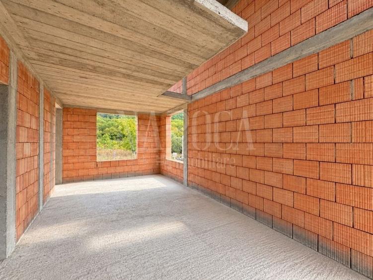 Casă individuală cu 5 camere cu Canalizare în Baciu