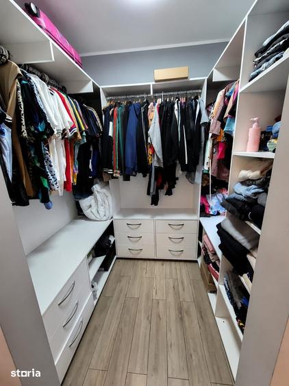 Casă cu 4 camere cu Teren 405 Mp în Roșu