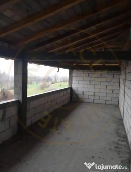 Casă cu 3 camere cu Teren 2172 Mp în Vedea