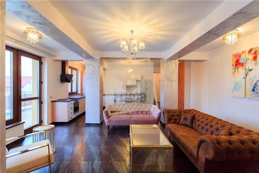 Penthouse cu 4 camere decomandat, mobilat în Ștrand