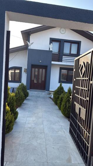 Casă cu 4 camere în Central