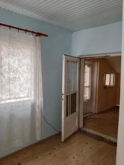 Casă cu 5 camere cu Teren 2700 Mp în Dochia