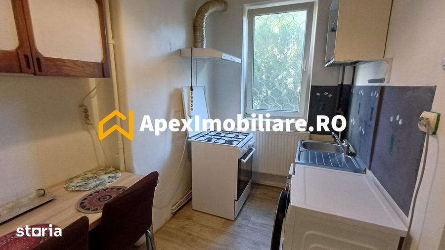 Apartament cu 2 camere semidecomandat, mobilat în Victoriei
