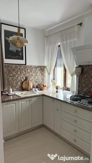 Apartament cu 3 camere semidecomandat în Ultracentral