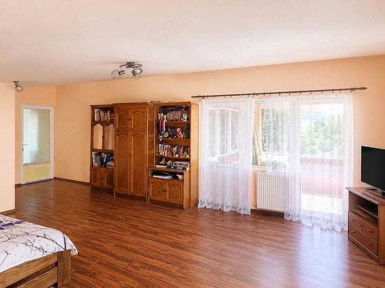 Casă cu 6 camere cu Teren 1100 Mp în Poiana