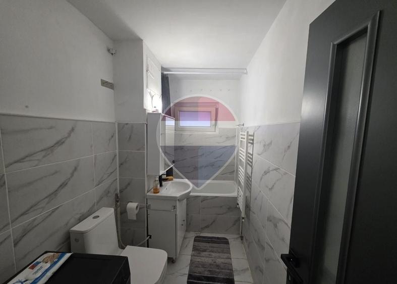 Apartament cu 2 camere semidecomandat, mobilat în Dâmbovița