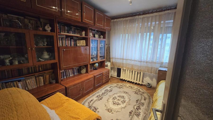 Apartament cu 3 camere decomandat în Nufărul