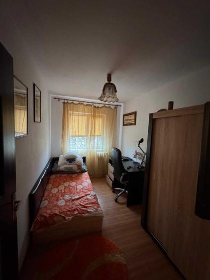 Apartament cu 3 camere decomandat în Exterior Vest