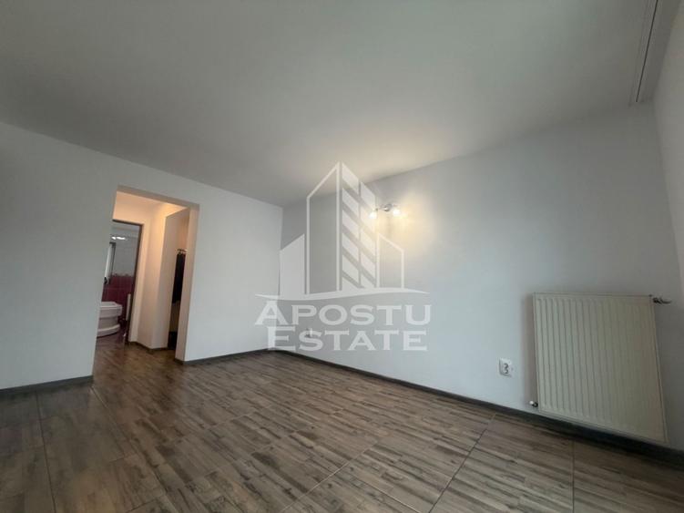Casă individuală cu 5 camere cu Canalizare în Lipovei