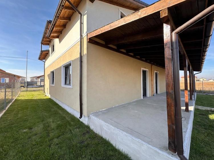 Duplex cu 4 camere cu Teren 300 Mp în Moșnița Nouă
