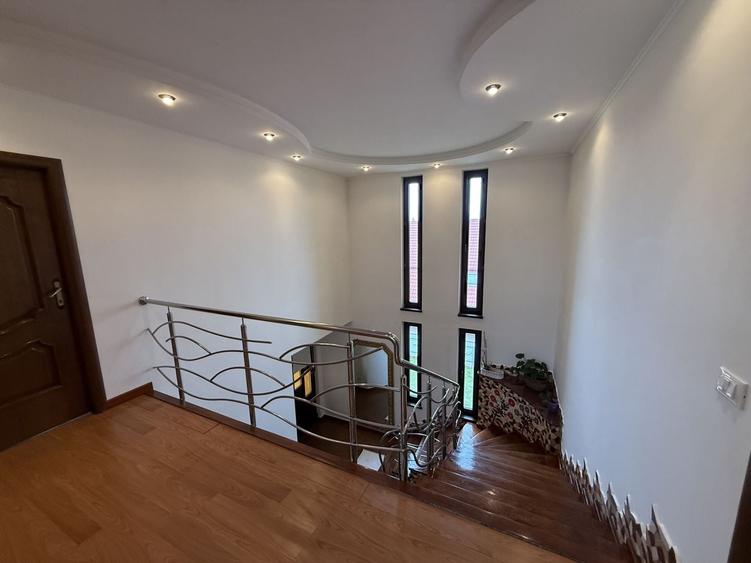 Casă individuală cu 9 camere cu Canalizare în Burdujeni