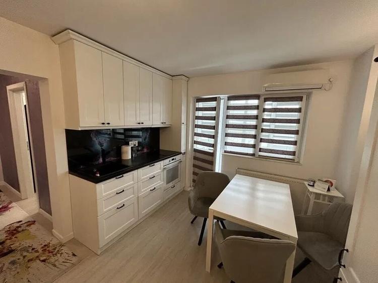 Apartament cu 3 camere semidecomandat, mobilat în Ștefan cel Mare