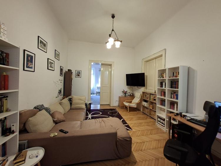 Apartament cu 4 camere circular, mobilat în P-ța Maria