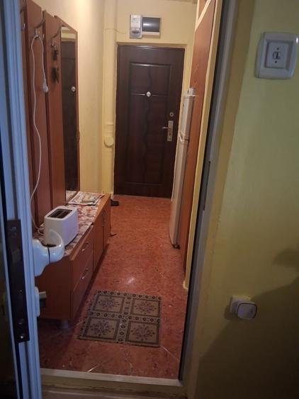 Apartament cu 3 camere semidecomandat în Albina