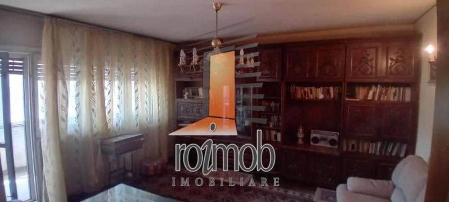 Apartament cu 2 camere decomandat în Universitate