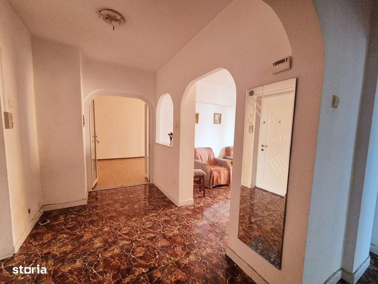 Apartament cu 3 camere decomandat în 1 Mai