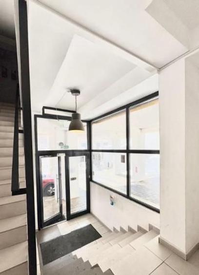 Apartament cu 4 camere semidecomandat în Unirii
