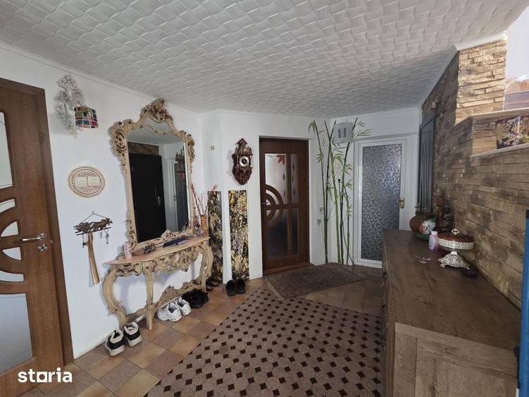 Casă cu 5 camere cu Teren 781 Mp în Central